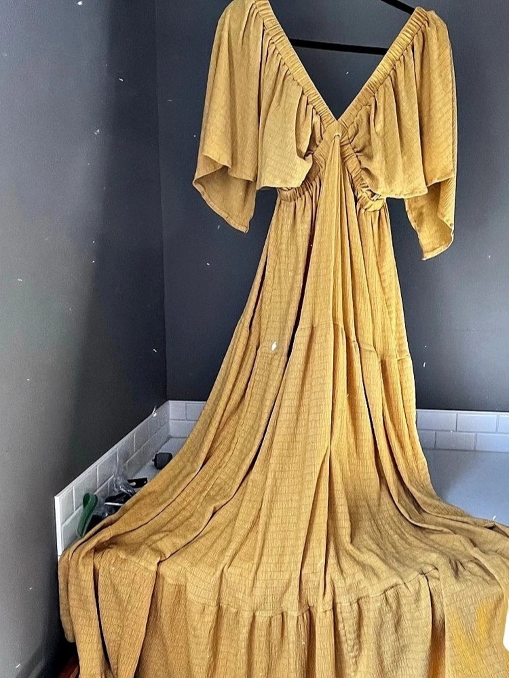 Surmou Maxi Dress in Yellow Size Medium Like New